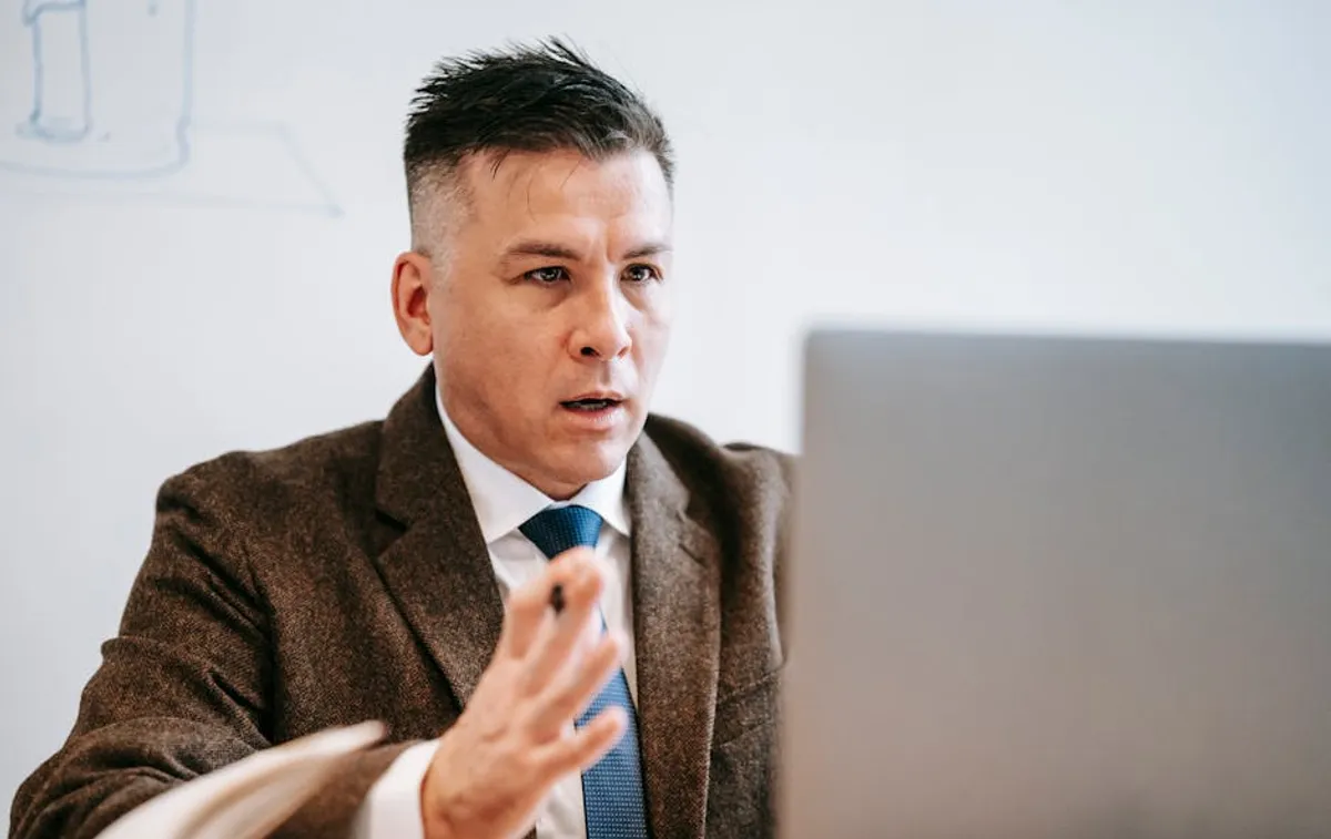 How to Explain Complex Services in Simple Language